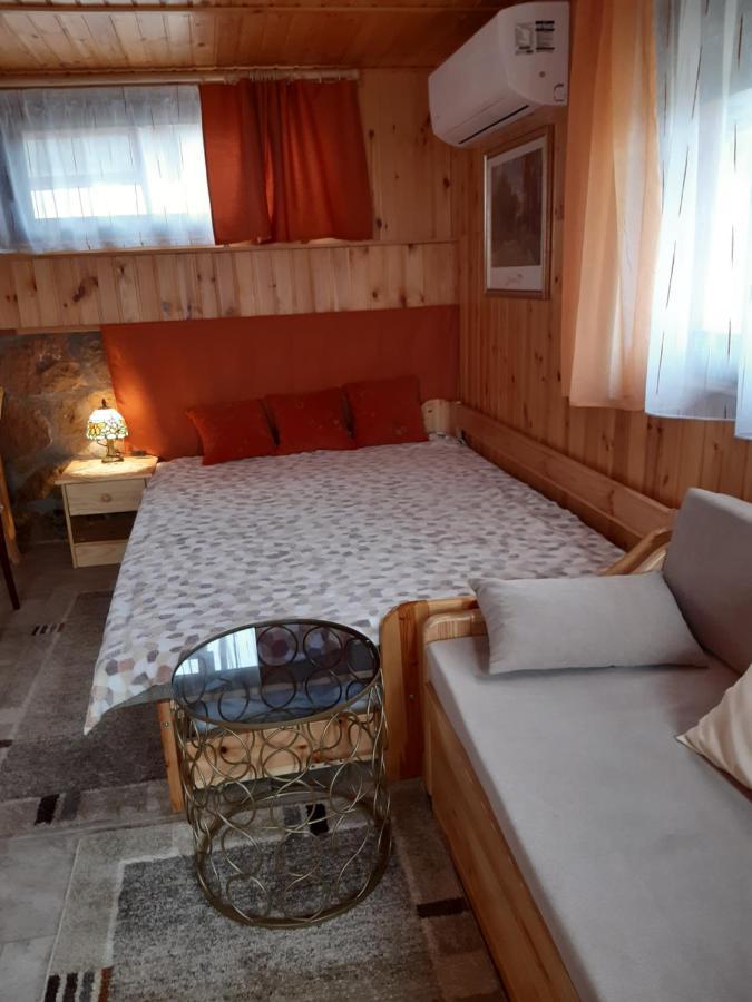Matyas Apartman Tard 외부 사진